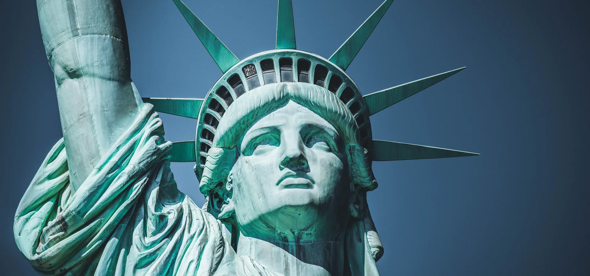 Detailed view of the iconic statue of liberty in n — Seguro de viaje para Estados Unidos